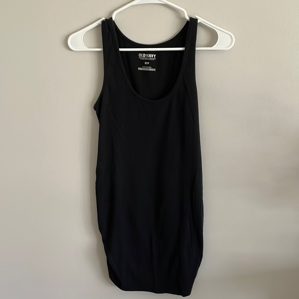 Old Navy basic black ribbed maternity tank. Good condition. Size S.
